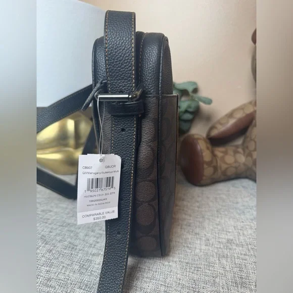 $179 COACH MEN’S HUDSONCrossbody 21 Bag In Signature Varsity Stripe Bags